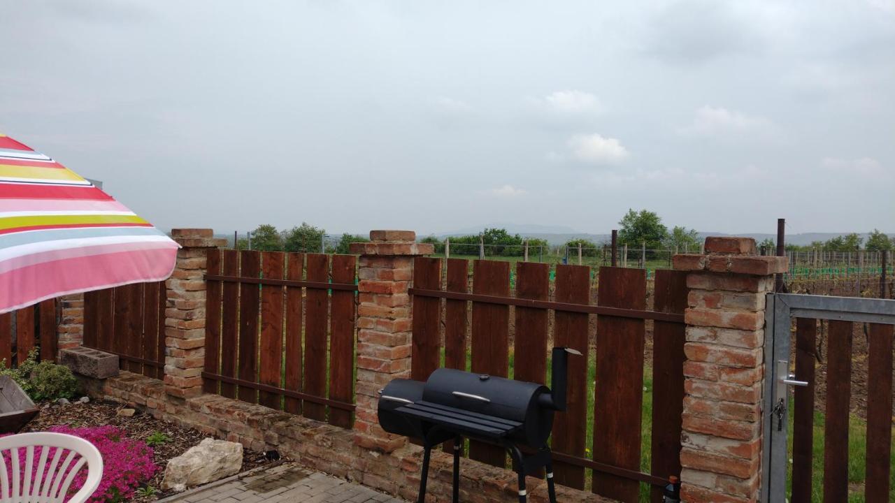 Apartamento Sklípek v Agátí Drnholec Exterior foto